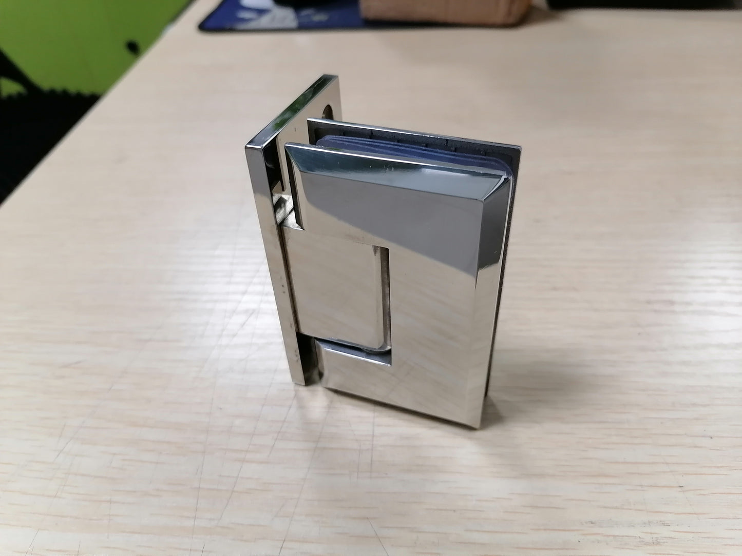 304 Stainless Steel Heavy Duty Shower Door Hinge, Rotating Adjustable Pivot, Beveled Wall-to-Glass Clamp, Mirror Finish